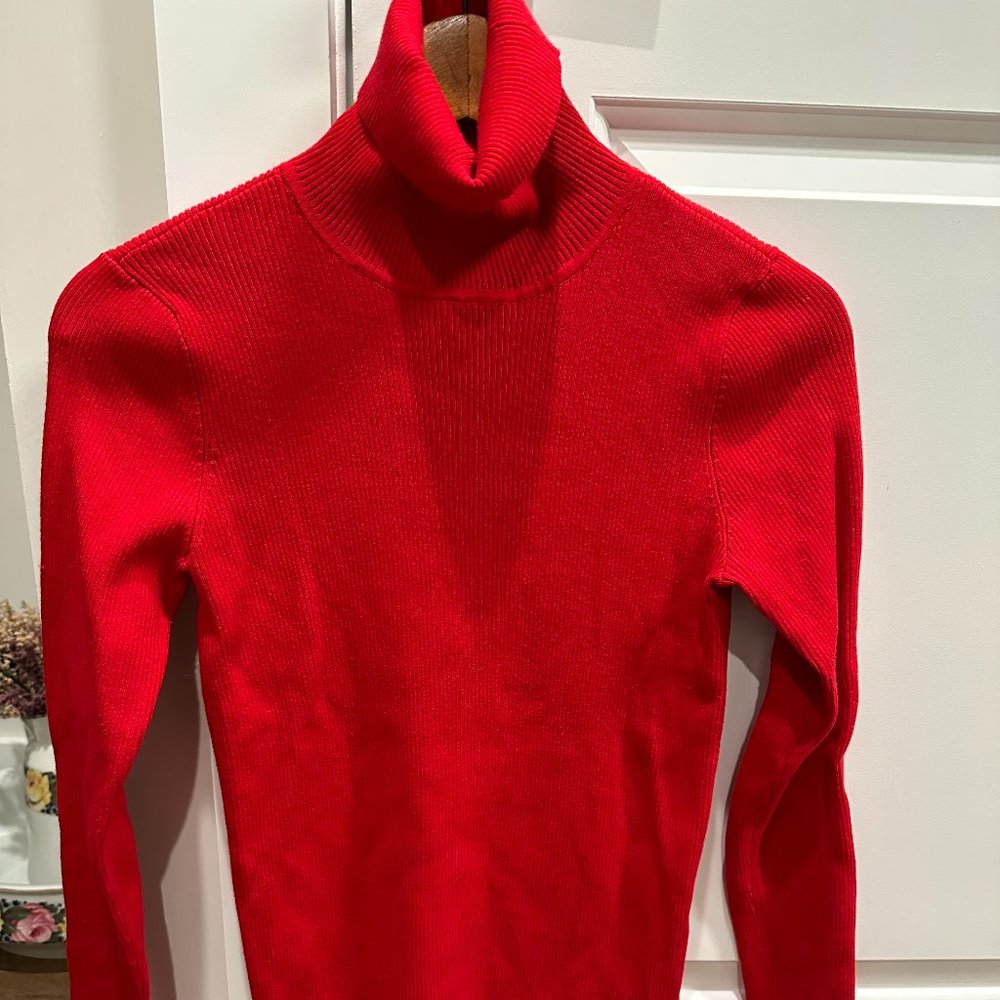 LAUREN RALPH LAUREN - RED RIBBED TURTLENECK | SIZE M